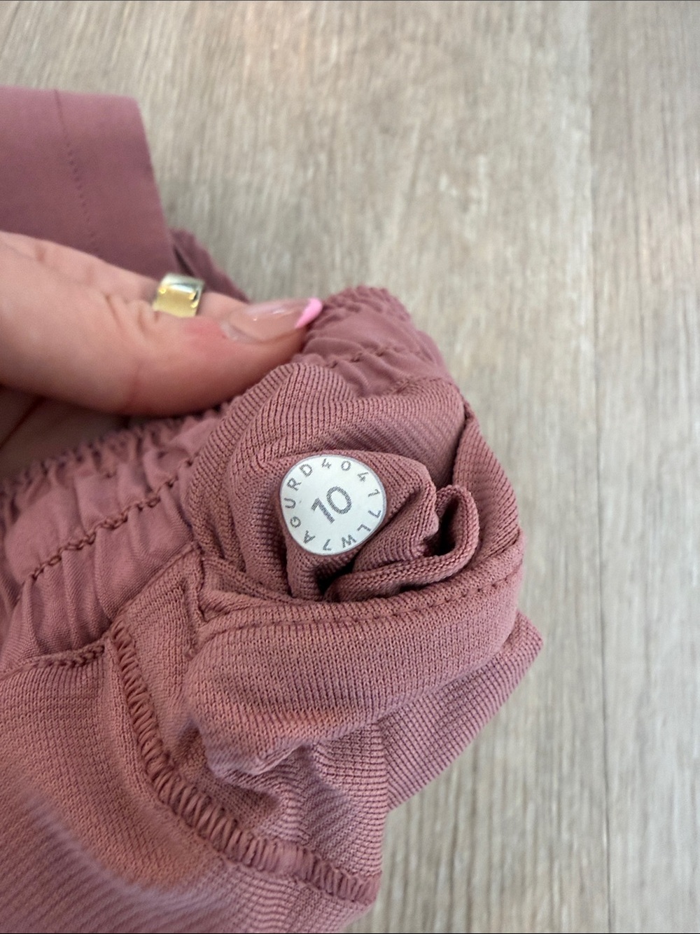 Lululemon Hotty Hot Shorts 2.5 Pink Size 10 - Picture 4 of 4